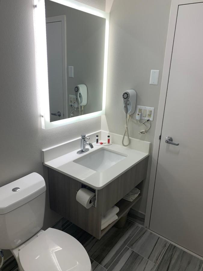夏洛特机场温德姆麦克罗特酒店 外观 照片